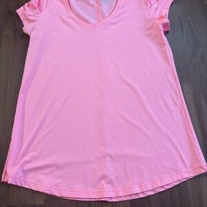 KIAVA Light Pink V-Neck Short Sleeve Top